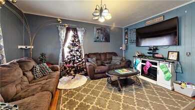 77 Columbine Ave, Pawtucket, RI 02861 - photo 5