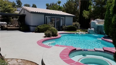 576 sq ft CASITA includes 1 bedroom, living area,