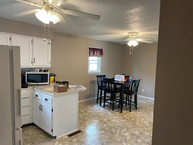 Kitchen and Breakfast