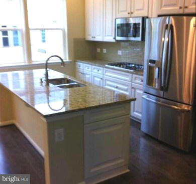 8813 Bentfield Dr, Manassas, VA 20110 - photo 3