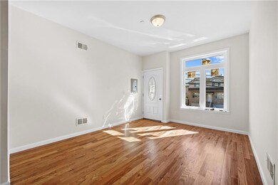 91 Robin Rd, Staten Island, NY 10305 - photo 3