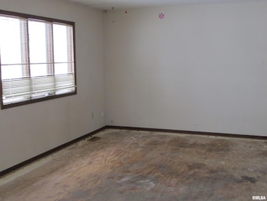 3766 Eastwood Ct, Bettendorf, IL 52722 - photo 2