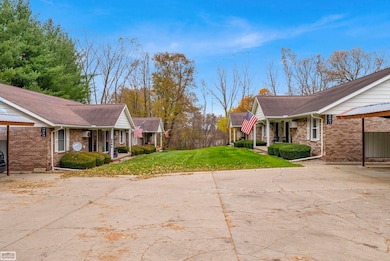 324 N Cedar St, Imlay City, MI 48444 - photo 4