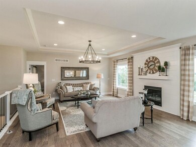 9925 Marnewood Dr, Johnston, IA 50131 - photo 2