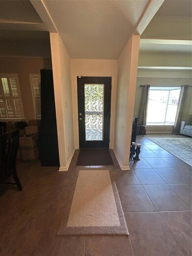 Foyer featuring a textured ceiling