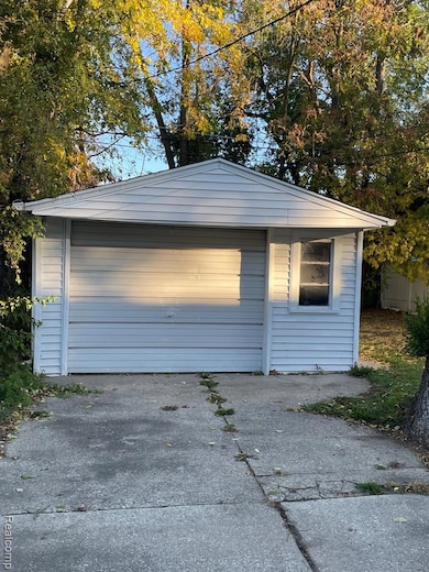 25284 Stanford St, Dearborn Heights, MI 48125 - photo 4