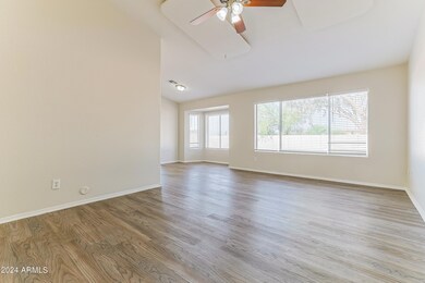005-photo-living-room-14031896