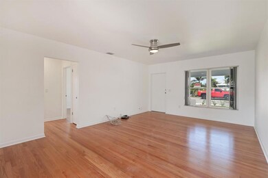302 N B St - 18