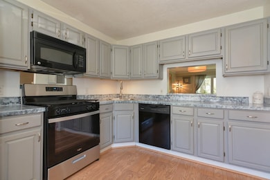 12 Bernards Rd, MerriMacK, NH 03054 - photo 5