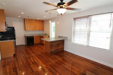 8125 Bayshore Dr, Treasure Island, FL 33706 - photo 7