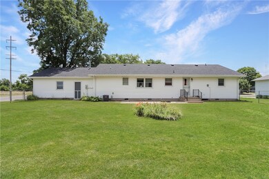 910 Beecher Dr, Tuscola, IL 61953 - photo 3