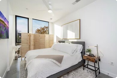 202 N Linn St unit 201, Iowa City, IA 52245 - photo 6