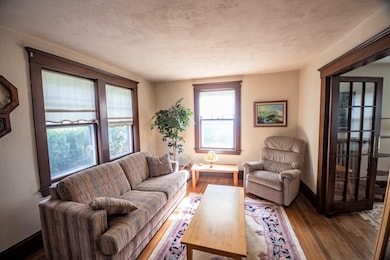 1051 Waverly St, Framingham, MA 01702 - photo 5