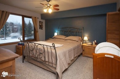 [photo 1245728] master bedroom