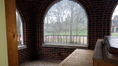 Side porch