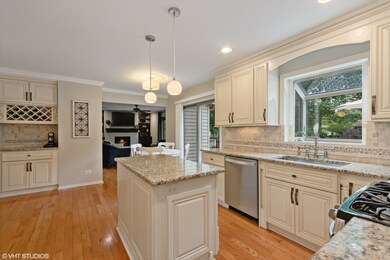 1322 Carol Ln, Naperville, IL 60565 - photo 2