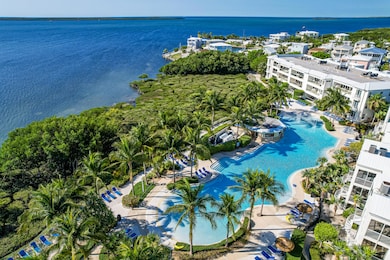Pool overlooking nearby Reefs