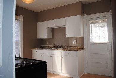 7 - Kitchen