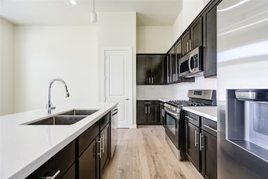 136 Knightsbridge Park Ln, Houston, TX 77018 - photo 2