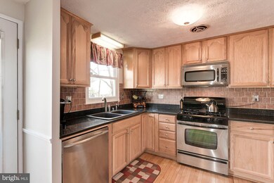 7027 Bedrock Rd, Alexandria, VA 22306 - photo 4