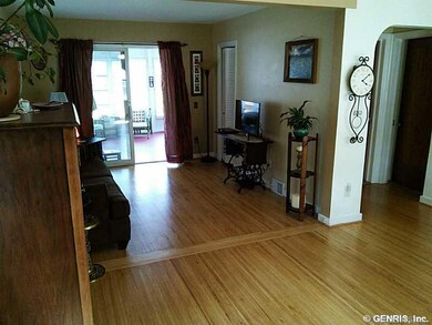 Living Room. LIVING ROOM SHOWING LENGTH -----RIGHT