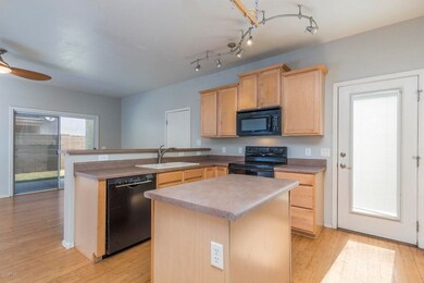 4) KITCHEN