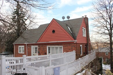 772 Howard Ave, Staten Island, NY 10301 - photo 3