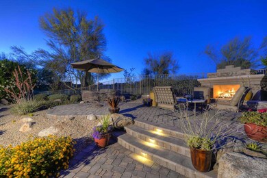 033_Patio Dining-Patio Fireplace