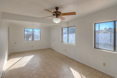 18 Family Room photo a