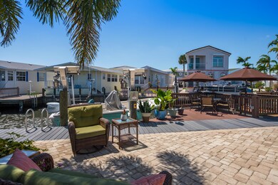 Spacious patio&deck