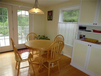Kitchen. Eat In