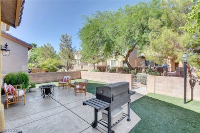 Your front Courtyard for relaxing or entertaining.