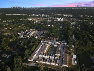 2310 Silva Park Ln, Houston, TX 77091 - photo 2