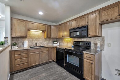 1313 Yates Dr, Hurst, TX 76053 - photo 5