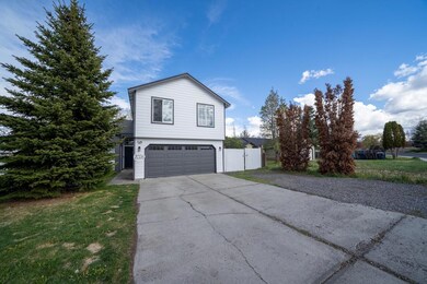 2026 SW 27th St, Redmond, OR 97756 - photo 3