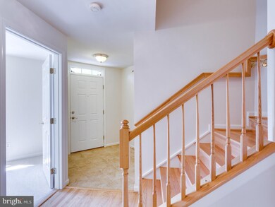 2577 Chase Wellesley Dr, Herndon, VA 20171 - photo 3