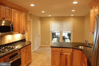 6610 Midhill Place, Falls Church, VA 22043 - photo 7