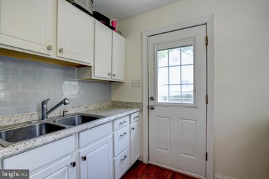 209 Locust Ave, Colonial Beach, VA 22443 - photo 4