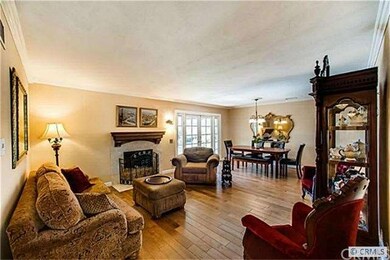 Large Living Room Perfect for Entertaining