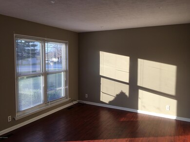 8315 Smyrna Pkwy, Louisville, KY 40228 - photo 3