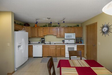 1516 Aspen Dr, Waterloo, IA 50701 - photo 3