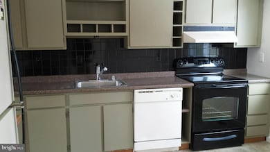 15009 Joshua Tree Rd, North Potomac, MD 20878 - photo 2