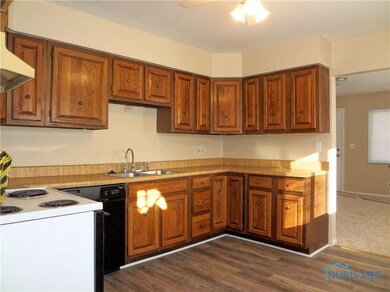 2833 Trimble Rd, Toledo, OH 43613 - photo 3