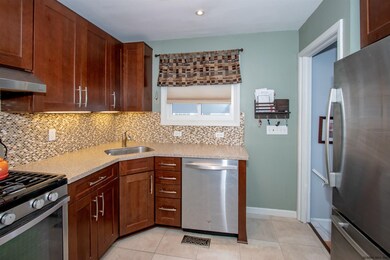 37 Swartson Ct, Albany, NY 12209 - photo 3