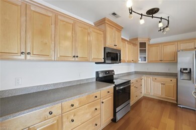 1 Sandy Point Ln unit 218, Chesapeake, VA 23320 - photo 6