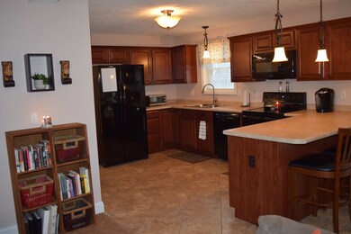 235 Saunders St, Gardner, MA 01440 - photo 7