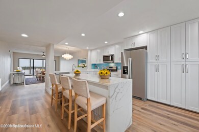 30-web-or-mls-DSC_0312 - Kitchen - Luxur