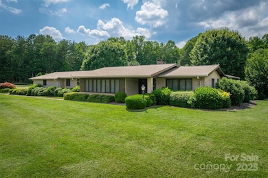 2813 Lakeview Dr, Lenoir, NC 28645 - photo 3