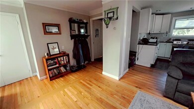 14 Pond Ave unit 2, Newport, RI 02840 - photo 4