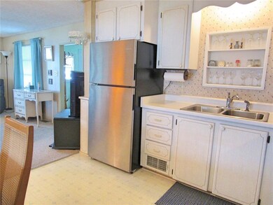 37240 Beverly Ave, Zephyrhills, FL 33542 - photo 4